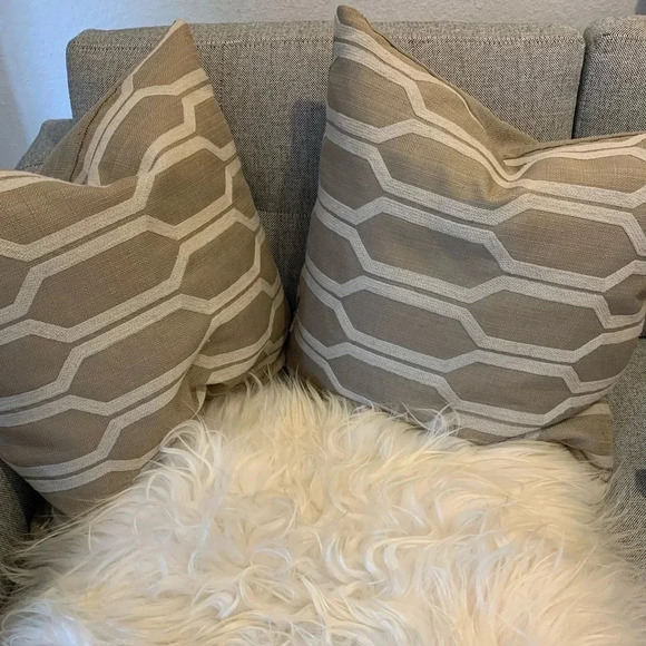 RODEO HOME EUC Set of 2 Geometric Pillows 20 x 20 - Picture 2 of 4